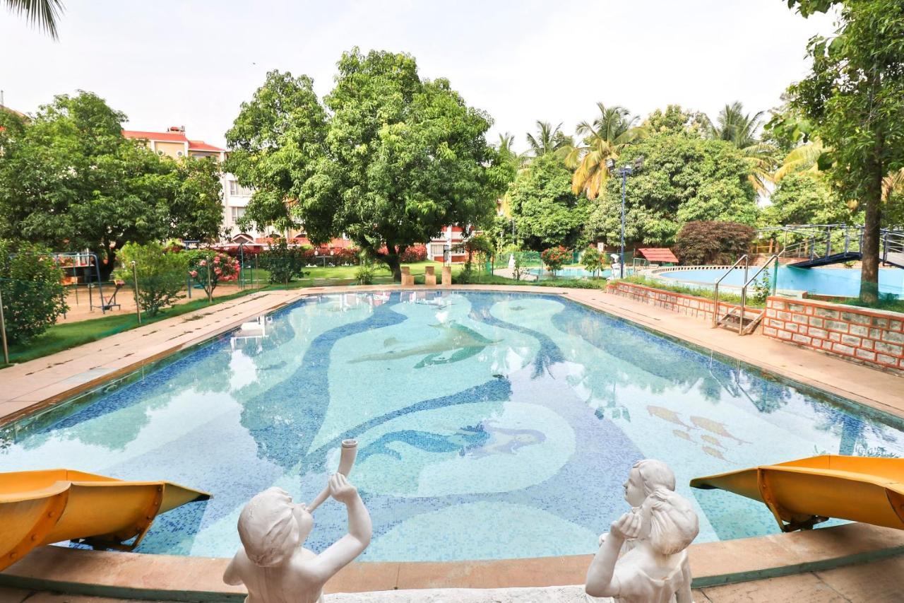 Palette - Holiday Palms Hotel Bangalore Exterior foto